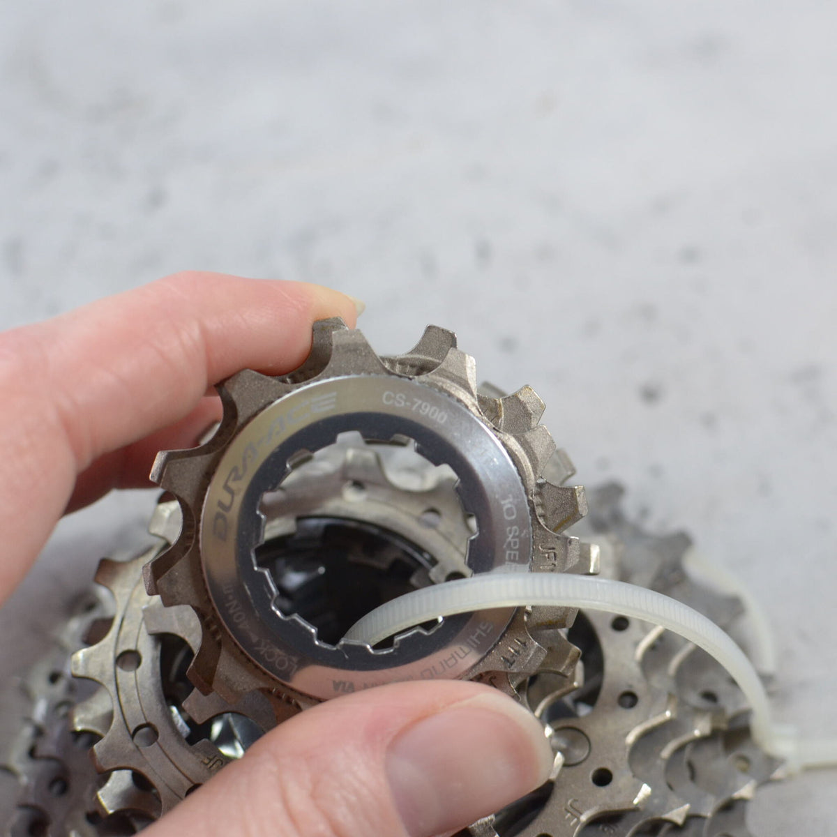 パーツ Shimano Dura-Ace CS-7900 10s 11-28t Shimano Dura-Ace CS-7900 10-Speed Cassette at BikeTiresDirect