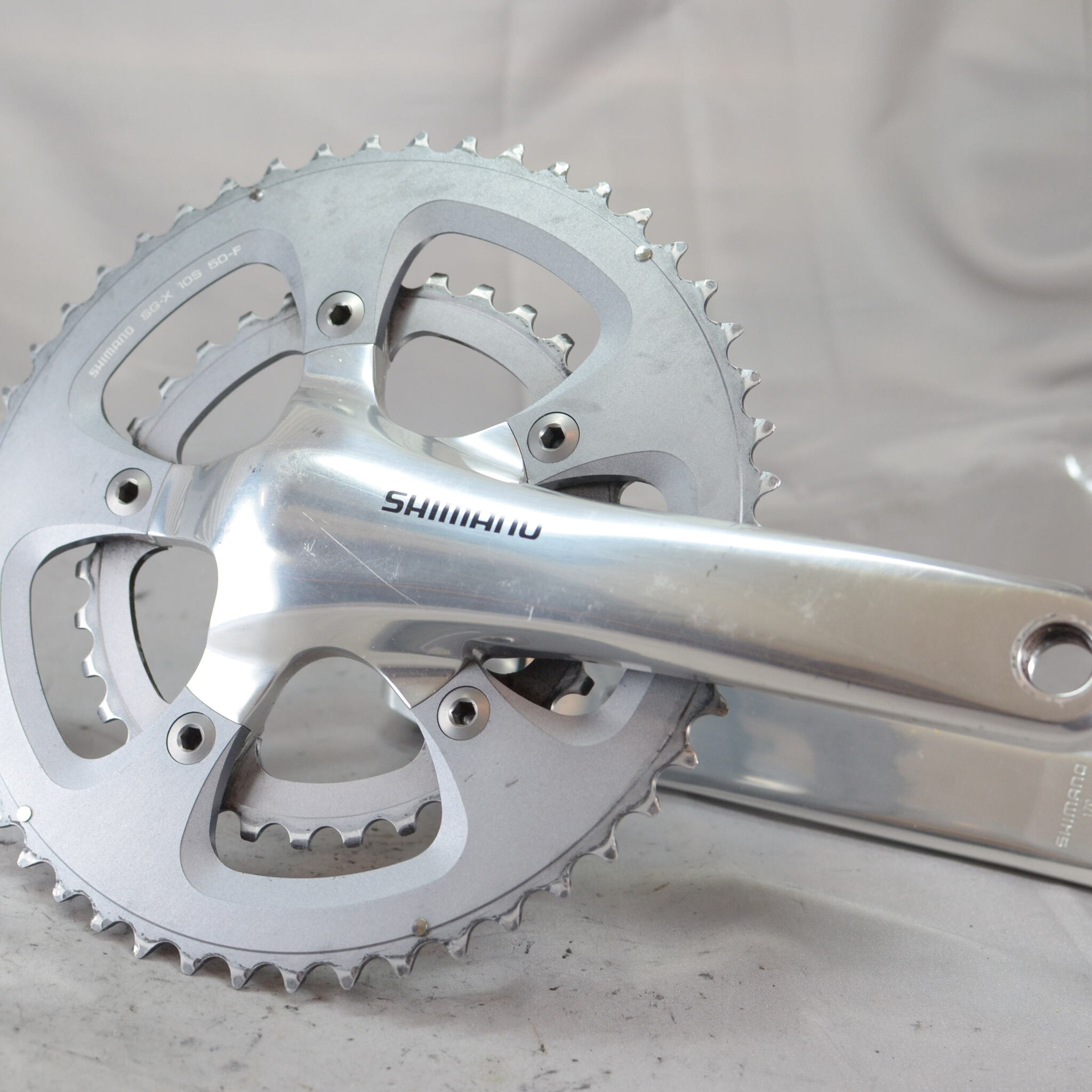 SHIMANO FC-R700 CRANKSET 50×34 165 Shimano FC-R700 50/34t 9/10-Speed 172.5mm Alloy Crankset