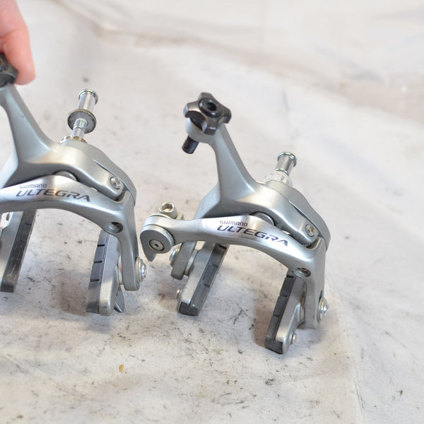 Shimano Ultegra 6700 BR-6700 Vorderer &amp; Hinterer Bremssattel SET/PAAR Grau, 8/10 VG