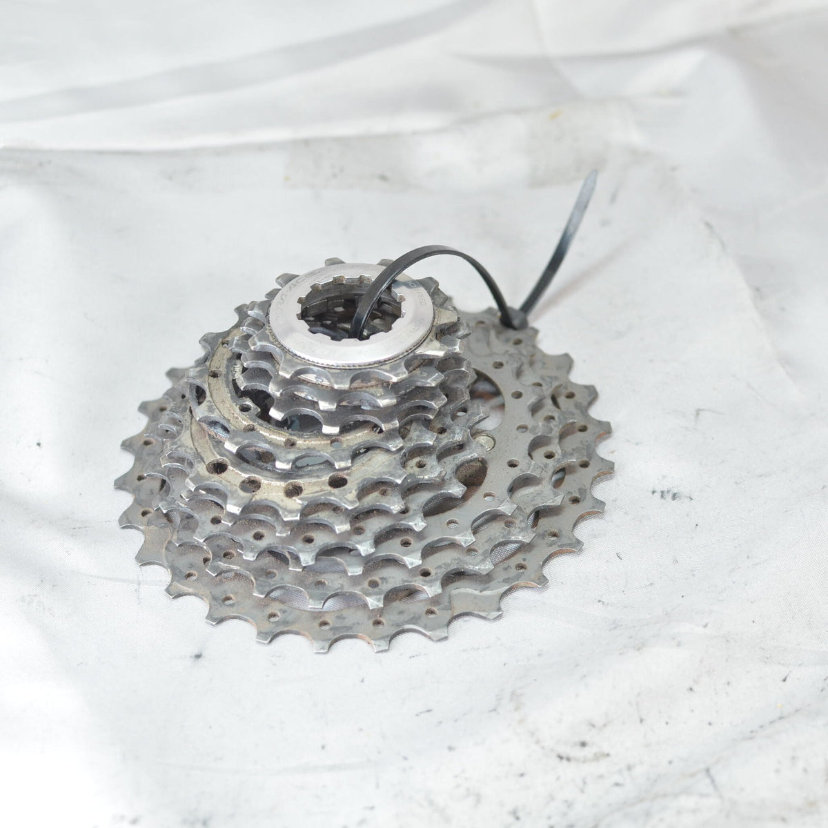 Pignon cassette Shimano Dura-Ace CS-7900 11-28T route 10 vitesses neuf Pignon cassette Shimano Dura-Ace CS-7900 11-28T route 10 vitesses neuf