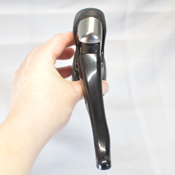 Shimano 105 5700 ST-5700 LINKS/VORNE 2x Double STI Shifter, Schwarz, 8/10 VG